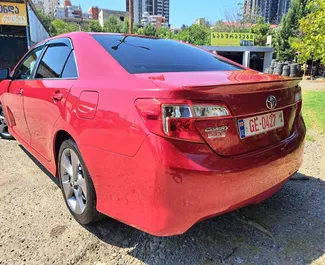 Toyota Camry 2014 disponibile per il noleggio a Tbilisi, con limite di chilometraggio di illimitato.