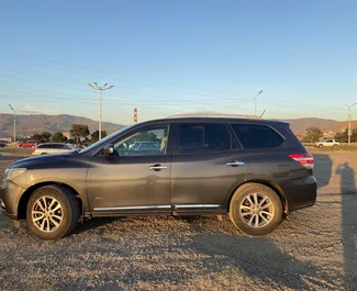 Noleggio auto Nissan Pathfinder 2014 in Georgia, con carburante Benzina e 250 cavalli di potenza ➤ A partire da 168 GEL al giorno.