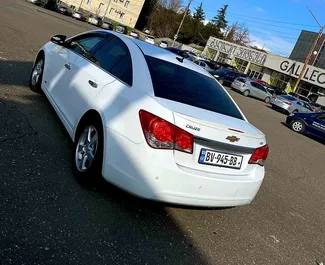 Noleggio Chevrolet Cruze. Auto Comfort per il noleggio in Georgia ✓ Cauzione di Deposito di 300 GEL ✓ Opzioni assicurative FDW, Giovane.