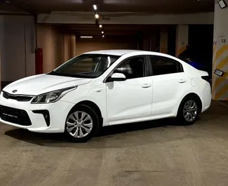 Vista frontale di un noleggio Kia Rio a Baku, Azerbaigian ✓ Auto #9074. ✓ Cambio Automatico TM ✓ 0 recensioni.