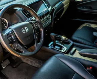 Noleggio Honda Pilot. Auto Comfort, Premium, Crossover per il noleggio in Armenia ✓ Cauzione di Senza deposito ✓ Opzioni assicurative RCT, CDW, SCDW, FDW, Passeggeri, Furto.