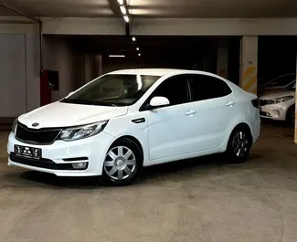 Vista frontale di un noleggio Kia Rio a Baku, Azerbaigian ✓ Auto #9075. ✓ Cambio Automatico TM ✓ 0 recensioni.