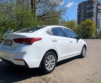 Noleggio auto Hyundai Solaris 2018 in Russia, con carburante Benzina e 123 cavalli di potenza ➤ A partire da 2800 RUB al giorno.
