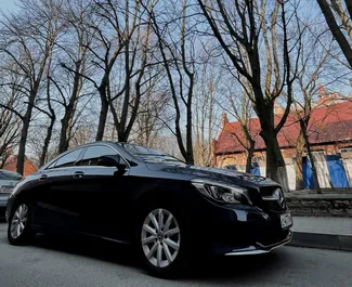 Vista frontale di un noleggio Mercedes-Benz CLA200 a Kaliningrad, Russia ✓ Auto #8978. ✓ Cambio Automatico TM ✓ 0 recensioni.