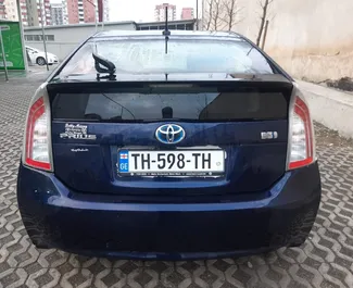 Noleggio Toyota Prius. Auto Economica, Comfort per il noleggio in Georgia ✓ Cauzione di Deposito di 40 GEL ✓ Opzioni assicurative RCT, SCDW, Passeggeri, Furto.