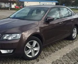 Vista frontale di un noleggio Skoda Octavia a Podgorica, Montenegro ✓ Auto #9316. ✓ Cambio Automatico TM ✓ 0 recensioni.