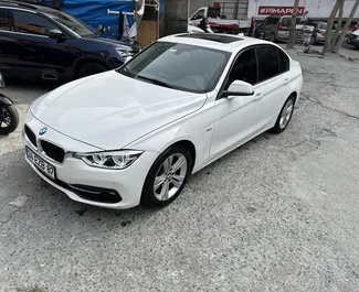 Vista frontale di un noleggio BMW 320i a Istanbul, Turchia ✓ Auto #8985. ✓ Cambio Automatico TM ✓ 0 recensioni.