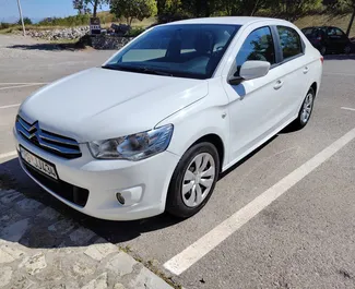 Vista frontale di un noleggio Citroen C-Elysee a Podgorica, Montenegro ✓ Auto #9314. ✓ Cambio Manuale TM ✓ 0 recensioni.