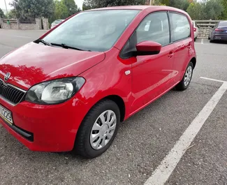 Vista frontale di un noleggio Skoda Citigo a Podgorica, Montenegro ✓ Auto #9311. ✓ Cambio Manuale TM ✓ 0 recensioni.