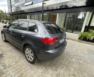 Vista frontale di un noleggio Audi A3 all'aeroporto di Tirana, Albania ✓ Auto #9250. ✓ Cambio Manuale TM ✓ 0 recensioni.