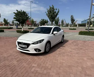 Vista frontale di un noleggio Mazda 3 a Yerevan, Armenia ✓ Auto #9124. ✓ Cambio Automatico TM ✓ 0 recensioni.