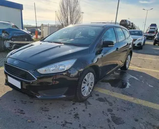 Vista frontale di un noleggio Ford Focus SW a Podgorica, Montenegro ✓ Auto #9020. ✓ Cambio Manuale TM ✓ 0 recensioni.