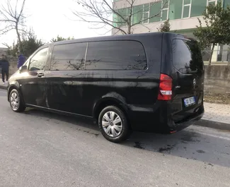 Mercedes-Benz Vito 2018 disponibile per il noleggio a Tirana, con limite di chilometraggio di illimitato.