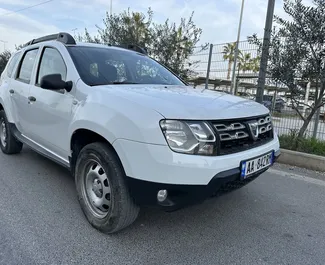 Vista frontale di un noleggio Dacia Duster a Tirana, Albania ✓ Auto #9278. ✓ Cambio Manuale TM ✓ 0 recensioni.