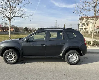 Vista frontale di un noleggio Dacia Duster a Tirana, Albania ✓ Auto #9280. ✓ Cambio Manuale TM ✓ 0 recensioni.