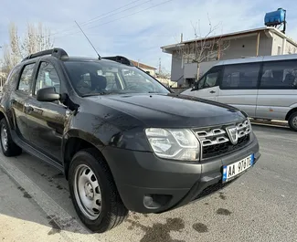 Vista frontale di un noleggio Dacia Duster a Tirana, Albania ✓ Auto #9282. ✓ Cambio Manuale TM ✓ 0 recensioni.