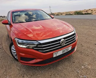 Noleggio Volkswagen Jetta. Auto Economica, Comfort per il noleggio negli Emirati Arabi Uniti ✓ Cauzione di Deposito di 1000 AED ✓ Opzioni assicurative RCT, CDW.