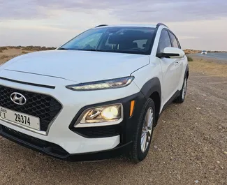 Vista frontale di un noleggio Hyundai Kona a Dubai, Emirati Arabi Uniti ✓ Auto #7098. ✓ Cambio Automatico TM ✓ 0 recensioni.