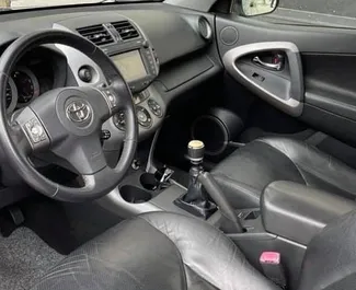 Noleggio Toyota Rav4. Auto Comfort, SUV, Crossover per il noleggio in Albania ✓ Cauzione di Deposito di 200 EUR ✓ Opzioni assicurative RCT, CDW, SCDW, All'estero, Giovane.