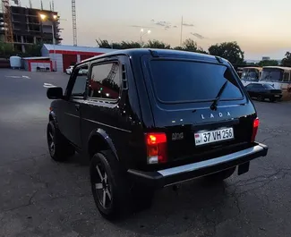 Noleggio Lada Niva. Auto Economica, SUV per il noleggio in Armenia ✓ Cauzione di Deposito di 300 USD ✓ Opzioni assicurative RCT, CDW, Passeggeri, Furto, All'estero.