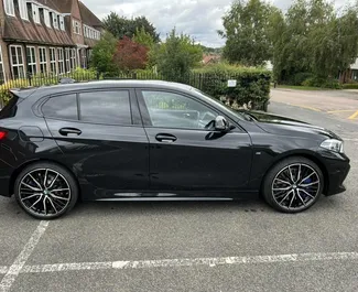Vista frontale di un noleggio BMW 116d a Belgrado, Serbia ✓ Auto #2547. ✓ Cambio Automatico TM ✓ 0 recensioni.