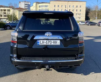 Toyota 4 Runner 2020 disponibile per il noleggio a Kutaisi, con limite di chilometraggio di illimitato.