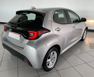 Noleggio auto Toyota Yaris 2023 in Spagna, con carburante Ibrido e 91 cavalli di potenza ➤ A partire da 22 EUR al giorno.