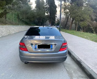 Motore Diesel da 2,2L di Mercedes-Benz C220 2011 per il noleggio a Durazzo.