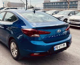 Hyundai Elantra 2018 disponibile per il noleggio all'aeroporto di Tbilisi, con limite di chilometraggio di illimitato.