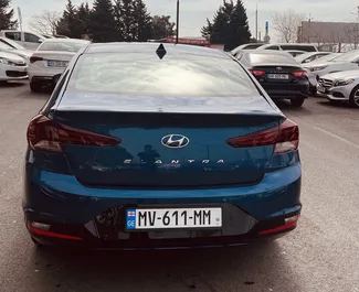 Motore Benzina da 2,0L di Hyundai Elantra 2018 per il noleggio all'aeroporto di Tbilisi.