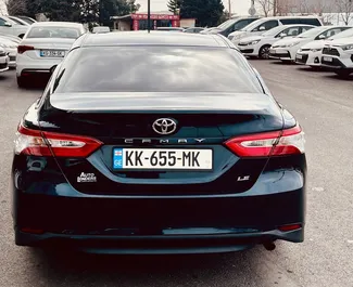 Motore Benzina da 2,5L di Toyota Camry 2021 per il noleggio all'aeroporto di Tbilisi.