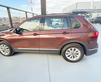 Noleggio auto Volkswagen Tiguan #9508 Manuale all'aeroporto di Tenerife Sud, dotata di motore 1,5L ➤ Da Filippo in Spagna.