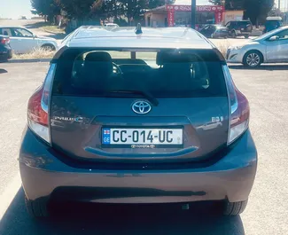 Motore Benzina da 1,5L di Toyota Prius C 2016 per il noleggio all'aeroporto di Tbilisi.