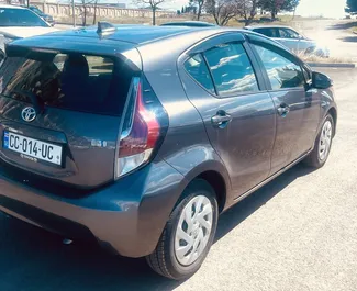 Noleggio Toyota Prius C. Auto Economica, Comfort per il noleggio in Georgia ✓ Cauzione di Senza deposito ✓ Opzioni assicurative RCT, CDW, SCDW, FDW.