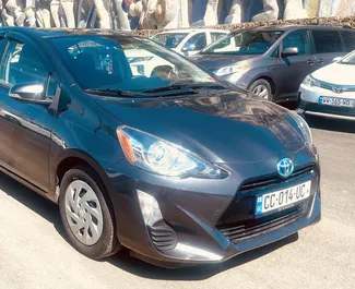 Noleggio auto Toyota Prius C 2016 in Georgia, con carburante Benzina e 99 cavalli di potenza ➤ A partire da 85 GEL al giorno.