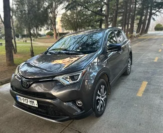 Vista frontale di un noleggio Toyota Rav4 a Tbilisi, Georgia ✓ Auto #9354. ✓ Cambio Automatico TM ✓ 1 recensioni.