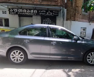 Noleggio auto Volkswagen Jetta 2013 in Georgia, con carburante Benzina e 170 cavalli di potenza ➤ A partire da 95 GEL al giorno.