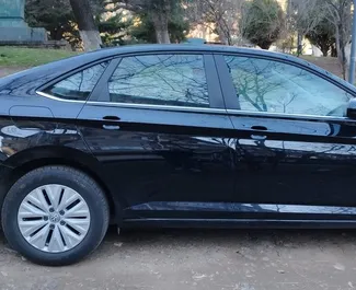 Noleggio Volkswagen Jetta. Auto Economica, Comfort per il noleggio in Georgia ✓ Cauzione di Deposito di 500 GEL ✓ Opzioni assicurative RCT, CDW, Passeggeri.