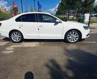 Noleggio auto Volkswagen Jetta #9572 Automatico a Tirana, dotata di motore 2,0L ➤ Da Besmir in Albania.