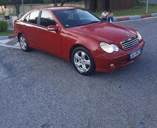 Vista frontale di un noleggio Mercedes-Benz C-Class a Tirana, Albania ✓ Auto #9583. ✓ Cambio Automatico TM ✓ 0 recensioni.