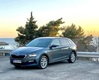 Vista frontale di un noleggio Skoda Scala a Budva, Montenegro ✓ Auto #9397. ✓ Cambio Automatico TM ✓ 0 recensioni.