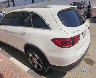 Noleggio auto Mercedes-Benz GLC300 2020 negli Emirati Arabi Uniti, con carburante Benzina e 280 cavalli di potenza ➤ A partire da 230 AED al giorno.