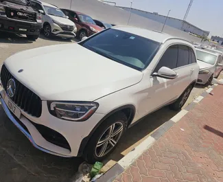 Vista frontale di un noleggio Mercedes-Benz GLC300 a Dubai, Emirati Arabi Uniti ✓ Auto #9406. ✓ Cambio Automatico TM ✓ 0 recensioni.