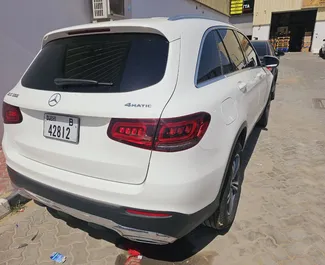 Noleggio Mercedes-Benz GLC300. Auto Comfort, Premium, Crossover per il noleggio negli Emirati Arabi Uniti ✓ Cauzione di Deposito di 1500 AED ✓ Opzioni assicurative RCT, CDW.