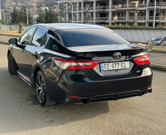 Noleggio auto Toyota Camry 2021 in Georgia, con carburante Benzina e 207 cavalli di potenza ➤ A partire da 174 GEL al giorno.