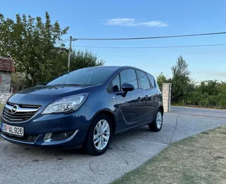 Vista frontale di un noleggio Opel Meriva a Budva, Montenegro ✓ Auto #9827. ✓ Cambio Manuale TM ✓ 0 recensioni.