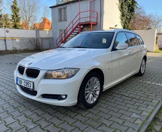 Vista frontale di un noleggio BMW 3-series Touring a Praga, Cechia ✓ Auto #1760. ✓ Cambio Automatico TM ✓ 0 recensioni.