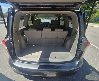 Nissan Quest 2015 con sistema A trazione anteriore, disponibile a Kutaisi.