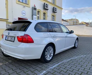 Motore Benzina da 2,0L di BMW 3-series Touring 2011 per il noleggio a Praga.