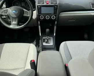 Interni di Subaru Forester in affitto in Georgia. Un'ottima auto da 5 posti con cambio Automatico.